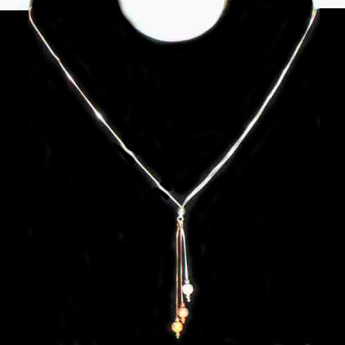 Imagen gargantilla plata con tres colgantes bola colores